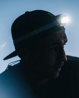 Silva Smini 🔥 Kompaktní, výkonná, lehká 👍 Ideální čelovka na cesty! #silva #celovka #stezkar